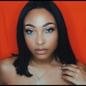 Meet your Posher, Tia